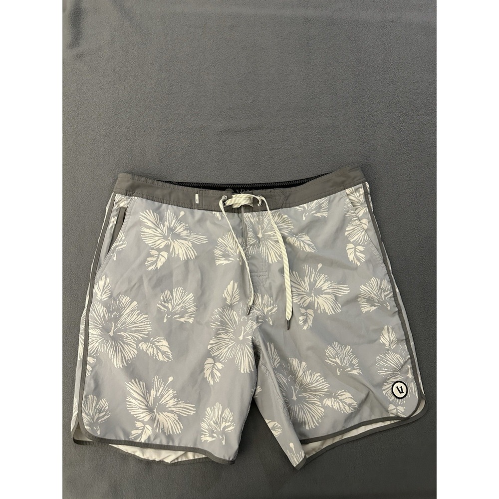 Vuori Cruise Board Shorts 7" Linerless Mens Size 36 Grey Floral V314 Pockets